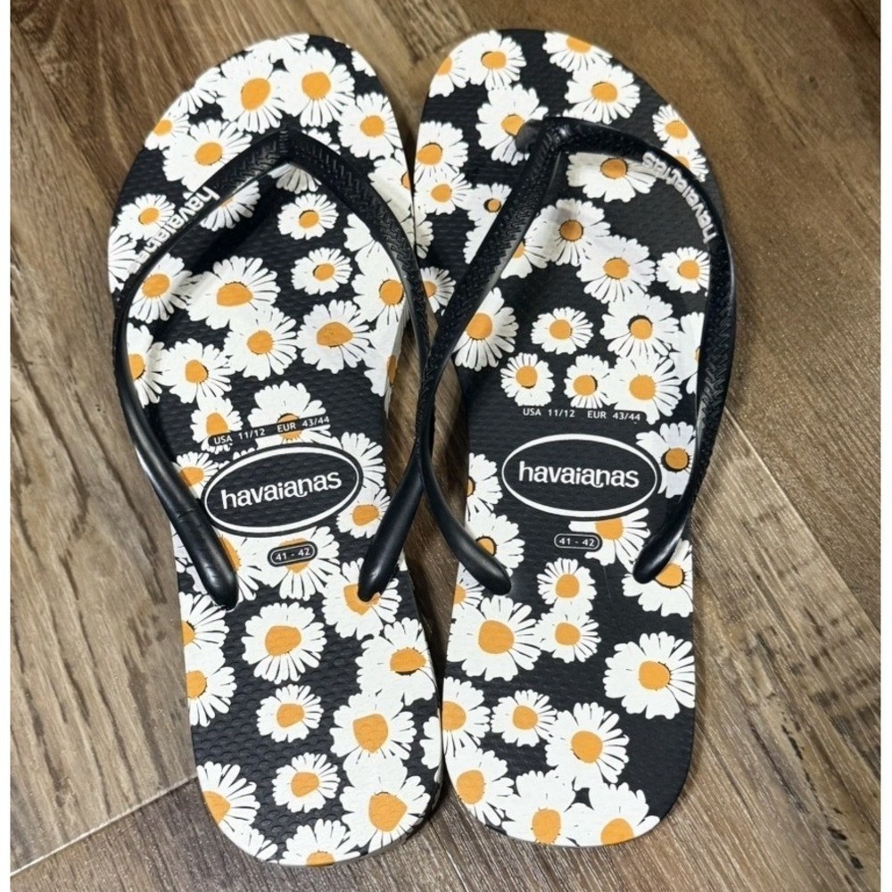 Havaianas Women's 11/12 US Daisy Floral Flip Flops Sandals Black White NWT